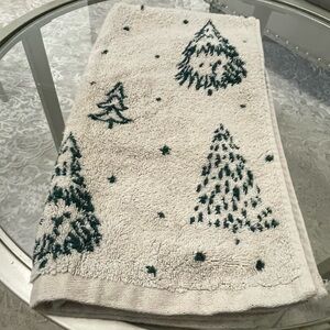 Christmas Tree Hand Towel 28”x15” Green and Cream‎ Cotton